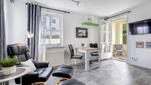 TV, DVD-spiller og stereoanlegg