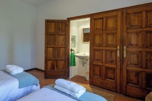 6 slaapkamers, een kluis op de kamer, een strijkplank/strijkijzer
