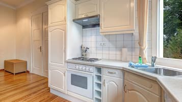 Køleskab, ovn, kogeplade, opvaskemaskine