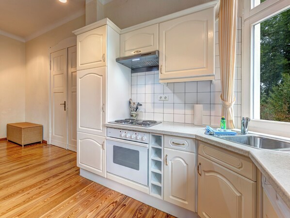 Kühlschrank, Ofen, Herdplatte, Geschirrspüler