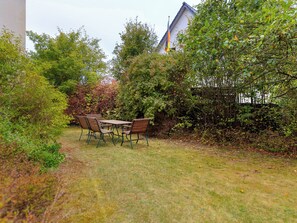 Outdoor dining - Villa Daheim, Whg. 03: near the beach & WLAN, for up to 2 people (Kölpinsee)