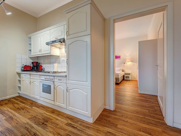 Kühlschrank, Ofen, Herdplatte, Geschirrspüler