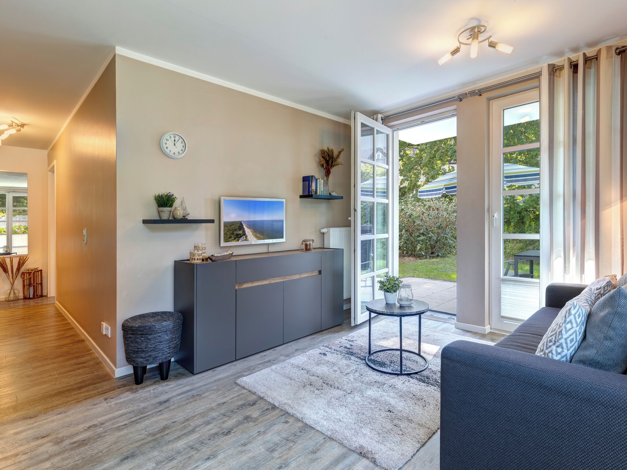 Fernseher, Stereoanlage