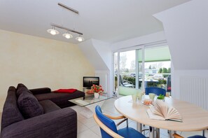 Dining - House Vincent, apartment 4:60 m² for 4 with balcony, WLAN & private parking space (Zinnowitz)