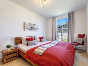 1 bedroom, free WiFi, bed sheets, wheelchair access - Residenz am Balmer See, apartment 23 with sauna, WLAN and lake view (Balm)