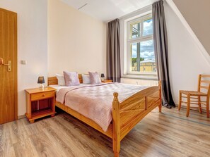 2 bedrooms, desk, free WiFi, bed sheets