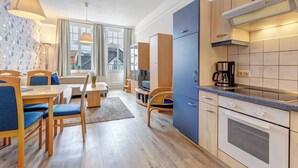 Kaffetrakter/tekoker, kjøleskap, mikrobølgeovn og ovn
