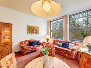 TV, stereo - Haus Seeadler, Whg. Seeschwalbe: 57 m² for families close to the sandy beach (Zinnowitz)