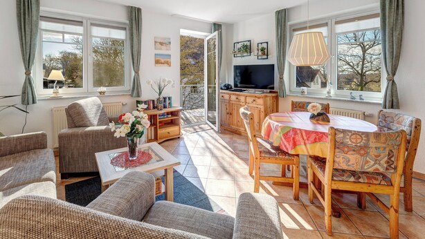 A spacious living room with a television, dining area, and comfortable seating. - Ostseequartett, Whg. 24 Strand-im-Schuh: 55 m² for 4 persons with balcony (Zinnowitz)