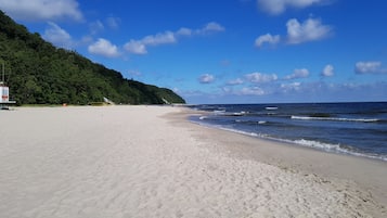 Una spiaggia nelle vicinanze