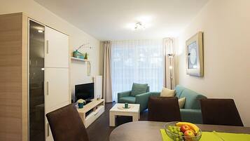 Fernseher, DVD-Player, Stereoanlage