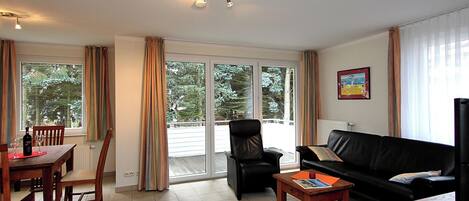 Télévision, livres, chaîne hi-fi