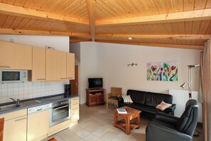 Fernseher, Bücher, Stereoanlage