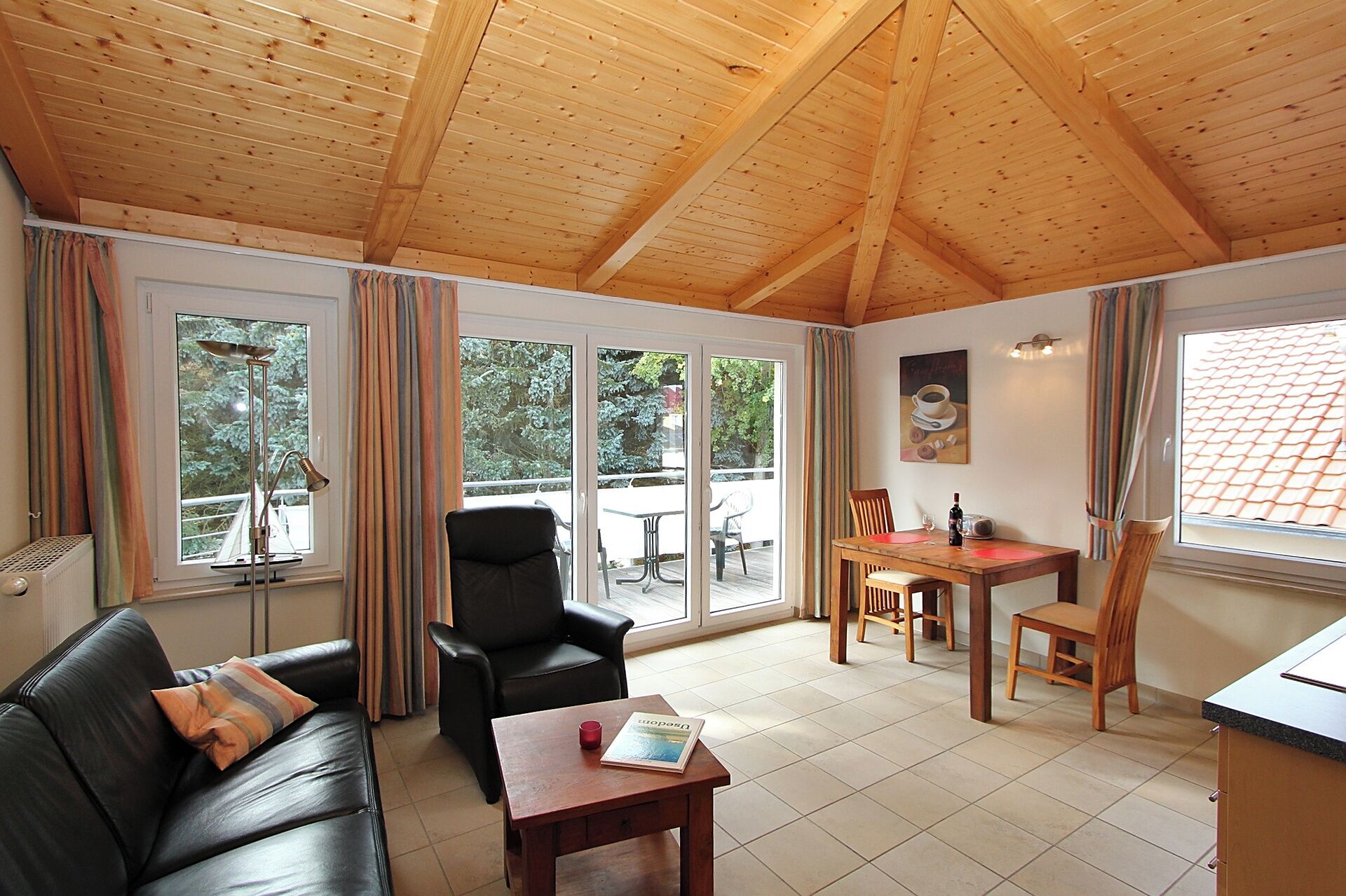 Fernseher, Bücher, Stereoanlage