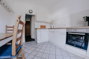 Réfrigérateur, four, plaque de cuisson, lave-vaisselle