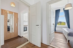 2 عدّة غرف نوم وسرير سفر وواي فاي مجانًا