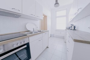 Réfrigérateur, four, plaque de cuisson, lave-vaisselle