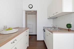 Kühlschrank, Ofen, Herdplatte, Geschirrspüler