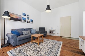 TV - Villa zur See, Whg. Barke: 300 m to the sandy beach, WLAN & private parking lot (Zinnowitz)