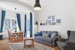 TV, books - Villa zur See, Whg. Barke: 300 m to the sandy beach, WLAN & private parking lot (Zinnowitz)