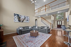 Una Smart TV, una chimenea