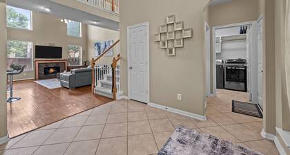 Elegant 4BR Retreat in The Woodlands – Spacious Home with backyard