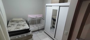 2 habitaciones, tabla de planchar con plancha, wifi y ropa de cama