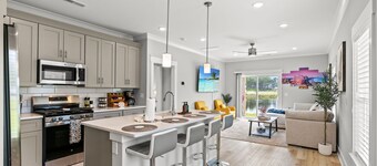 Luxury waterfront retreat-Near golf Beach Barefoot