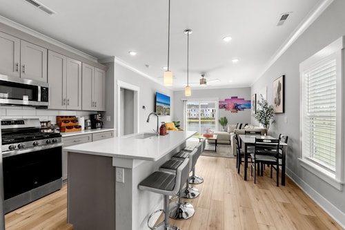 Luxury waterfront retreat-Near golf Beach Barefoot