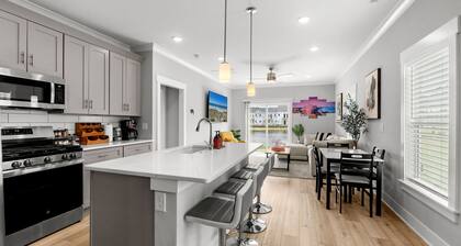 Luxury waterfront retreat-Near golf Beach Barefoot