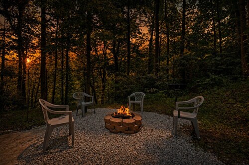 Peaceful 3BR*Firepit*Games*8 Mins to National Park