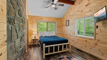 3 bedrooms, desk, iron/ironing board, travel crib