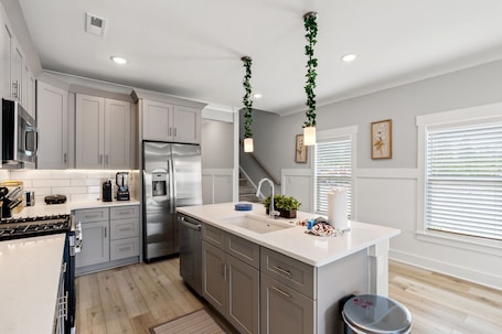 Fridge, microwave, oven, stovetop. Family waterfront retreat-Near golf Beach Barefoot