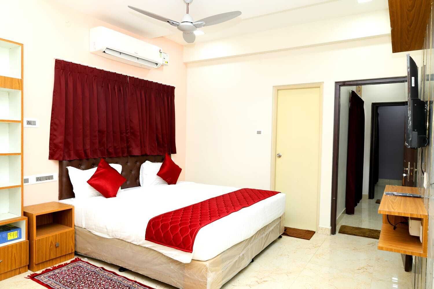 Skrivebord, skrivebord for bærbar PC og wi-fi (inkludert)