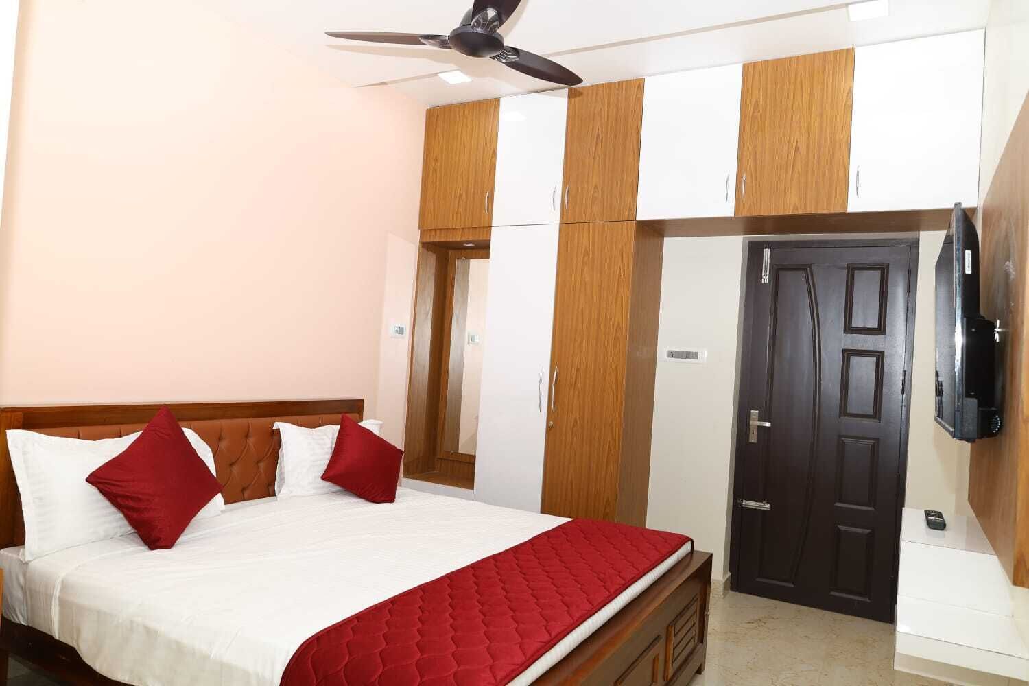 Skrivebord, skrivebord for bærbar PC og wi-fi (inkludert)