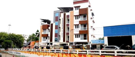 Bàn, khu vực làm việc phù hợp cho laptop