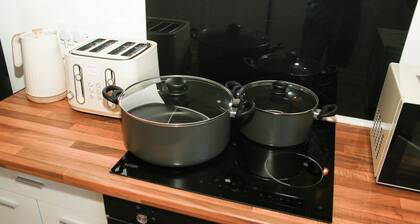 EEE HOMES WOLVERHAMPTON: A pleasant 3-bedroom house with WiFi.