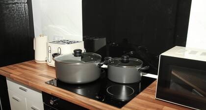 EEE HOMES WOLVERHAMPTON: A pleasant 3-bedroom house with WiFi.