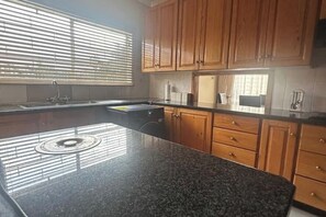 Microondas, horno y parrilla de estufa