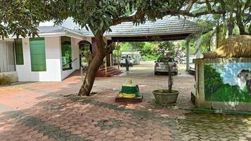 Bãi đậu xe tự phục vụ miễn phí