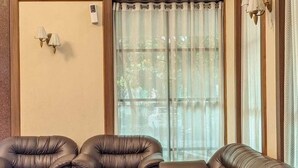 مكتب ومساحة عمل للكمبيوتر المحمول وواي فاي مجانًا
