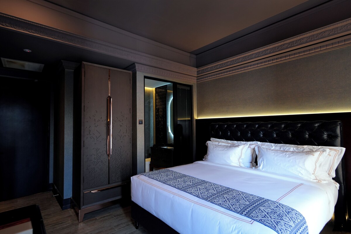 In-room safe, desk, laptop workspace, blackout curtains