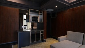 Studio Suite with Living & Balcony | Private kitchen | Mini-fridge