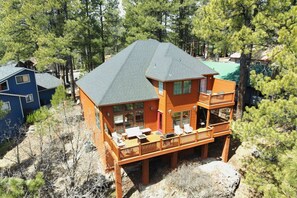 Exterior - Upscale Family Mountain Cabin ~Deck w/ views + Fire Table ~Game Room (Flagstaff)