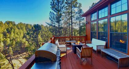Upscale Family Mountain Cabin ~Deck w/ views + Fire Table ~Game Room