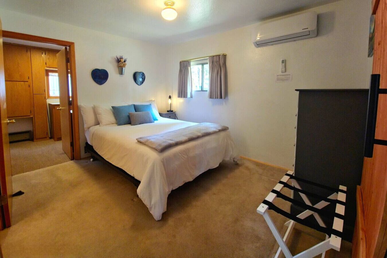 1 bedroom, desk, WiFi, bed sheets