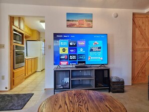 Interior - National Forrest! ~Cozy Mountain Cabin Getaway! (Flagstaff)