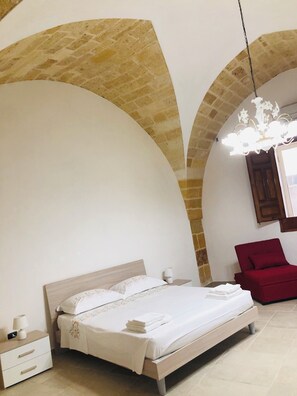 4 bedrooms, travel crib, free WiFi, bed sheets - 72020 Tuturano Guest House (Tuturano)