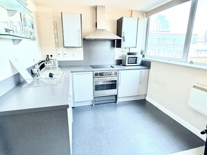 Micro-ondas, fogão, lava-louças