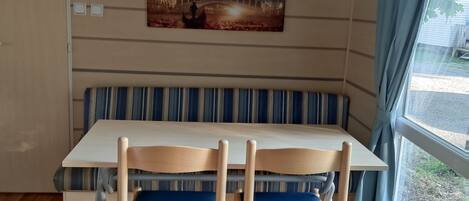 流動式房屋, 2 間臥室, 廚房, 度假村景 | 客廳